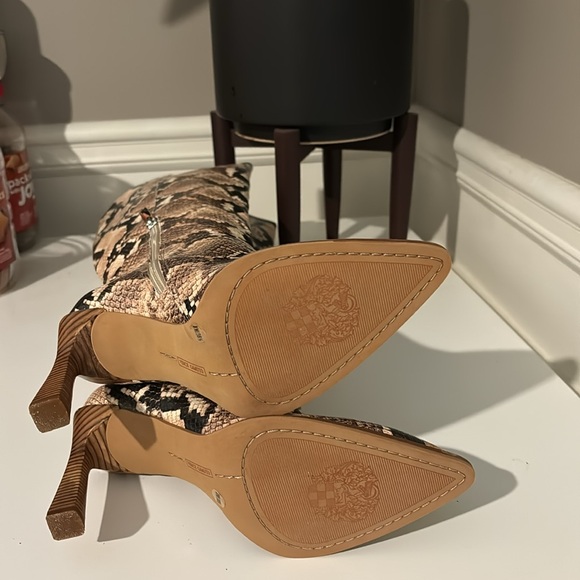 Vince Camuto Women's Pelsna Fashion Boot - Picture 15 of 15